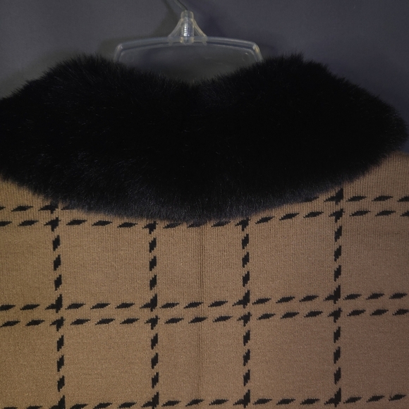 Anne Klein Faux Fur Collar Knit Button Down Duster Size Small Black Tan Plaid - Picture 8 of 8